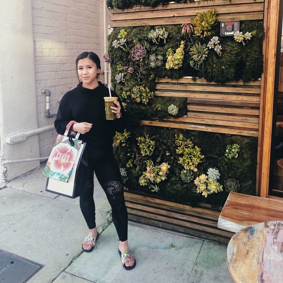 Meet your Posher, Rhoda - Picture 2 of 6